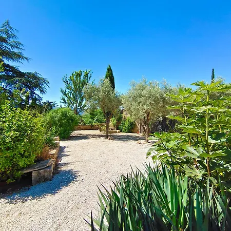 Rue Du Chateau A D'avignon Bed & Breakfast *