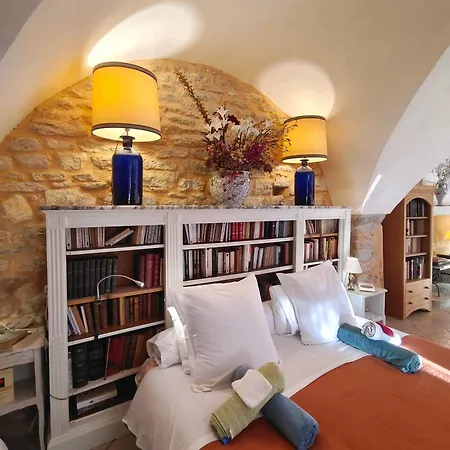 Rue Du Chateau A D'avignon Bed & Breakfast *