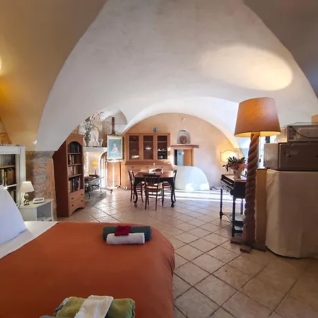 Rue Du Chateau A D'avignon Bed & Breakfast Cabrieres-d'Avignon