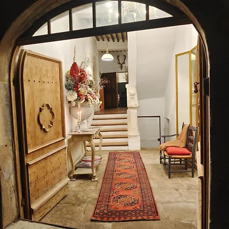 Rue Du Chateau A D'avignon Bed & Breakfast *